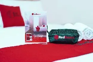 *** Hotel Reddoorz Plus @ Poblacion District Davao Philippines