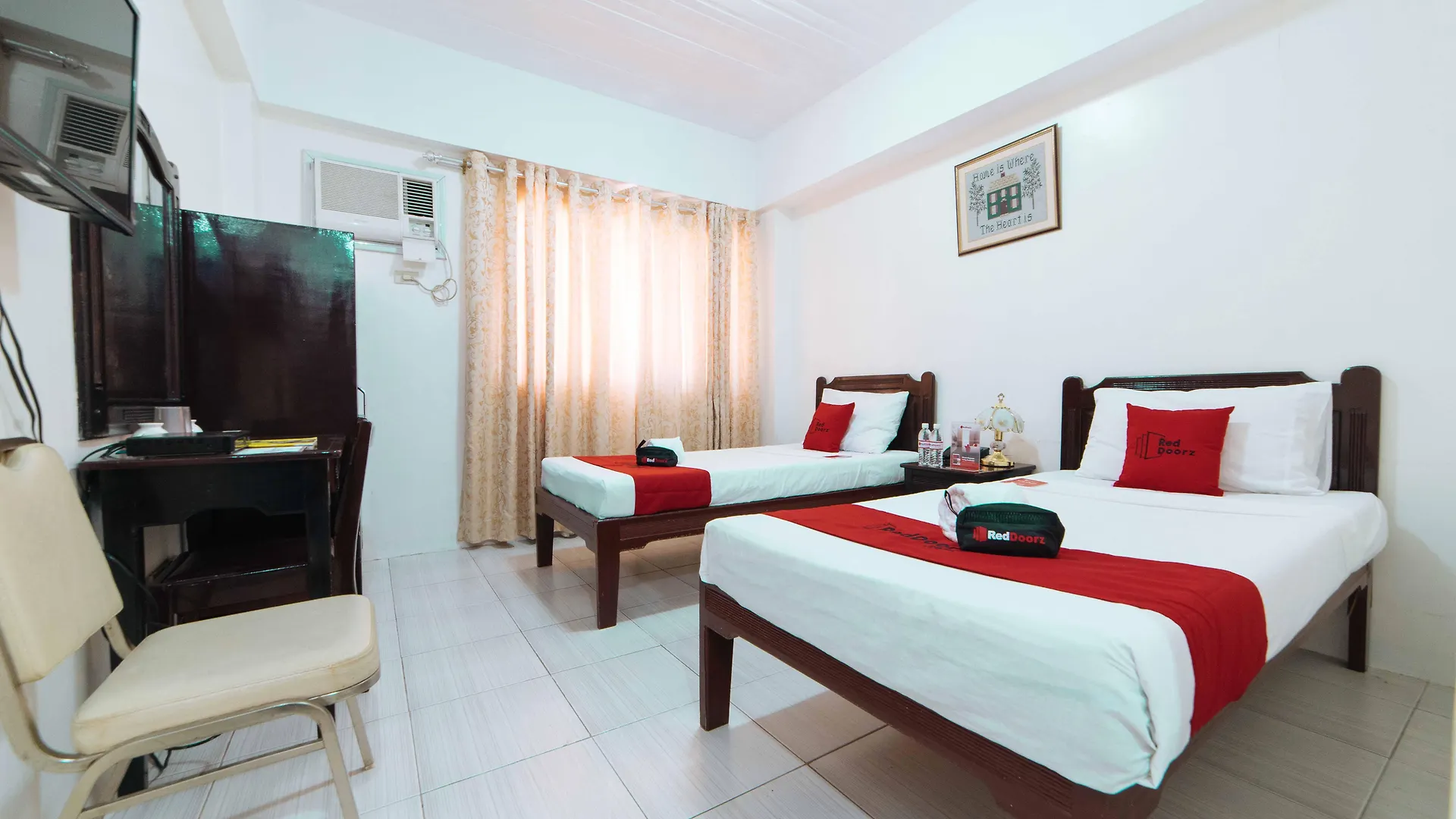 Reddoorz Plus @ Poblacion District Davao 3*,  Philippines