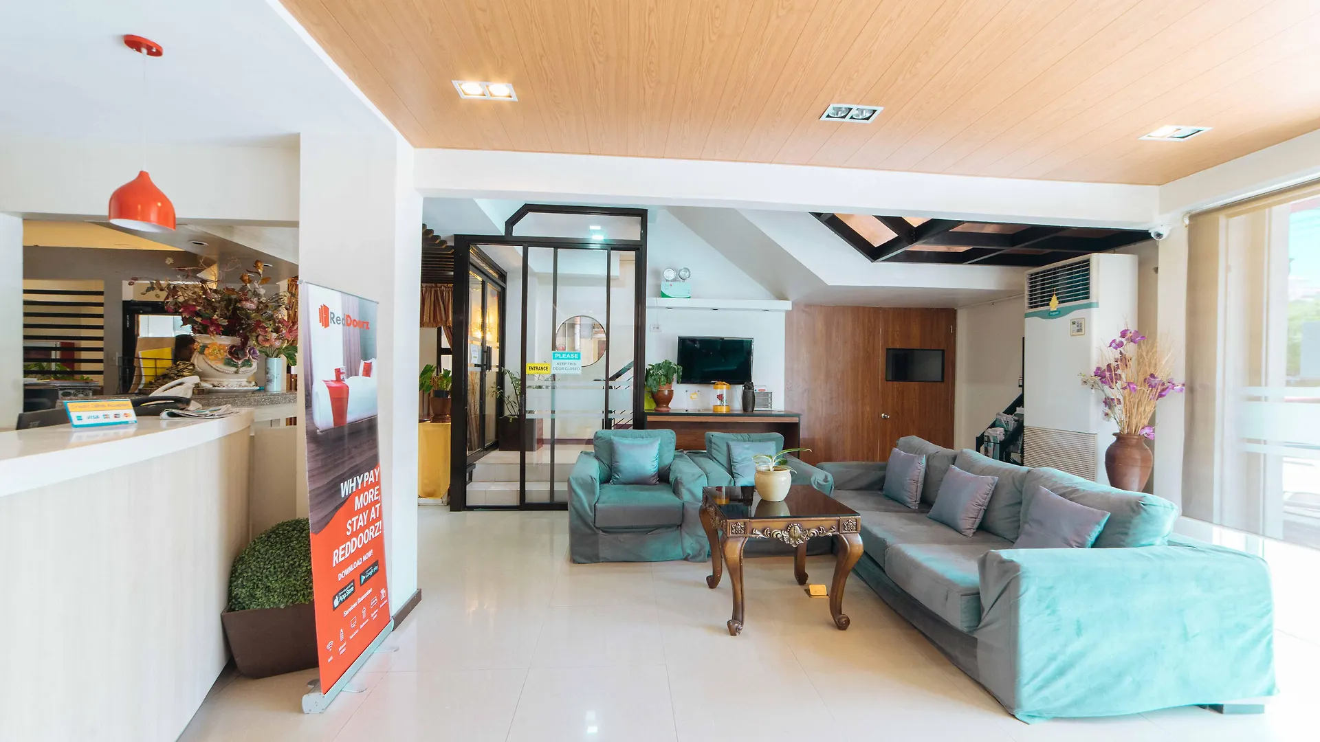 *** Hotel Reddoorz Plus @ Poblacion District Davao Philippines