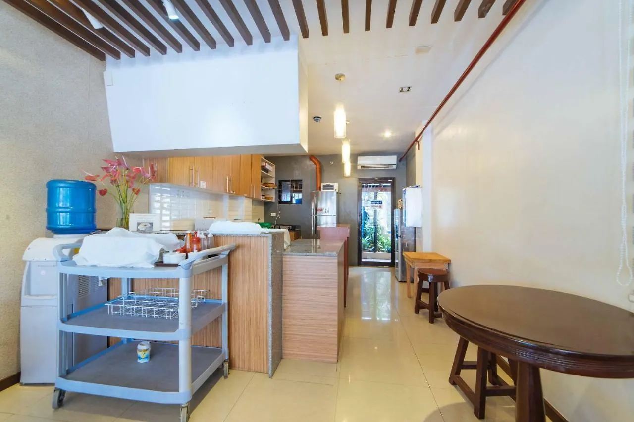 *** Hotel Reddoorz Plus @ Poblacion District Davao Philippines