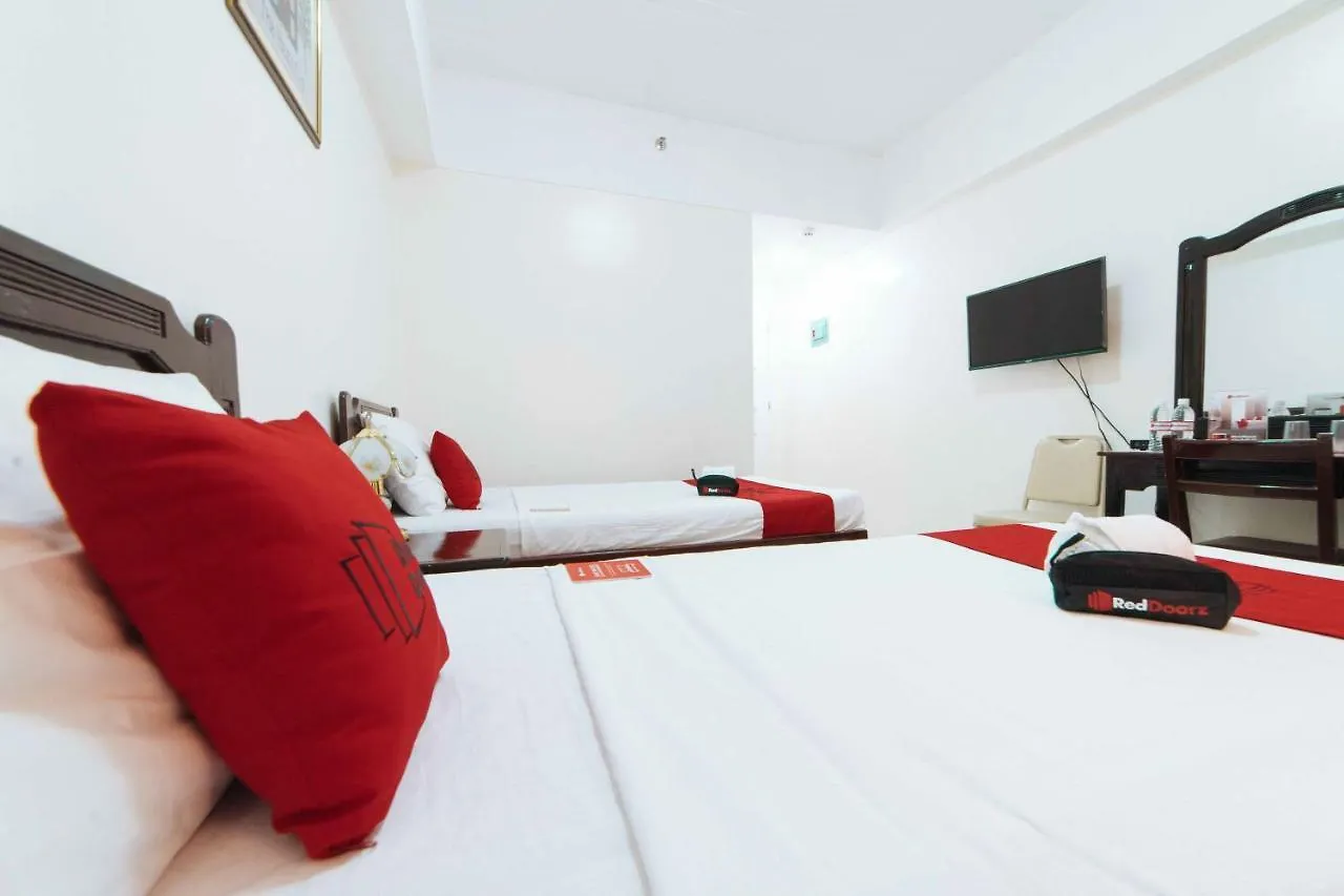 Reddoorz Plus @ Poblacion District Davao 3*,