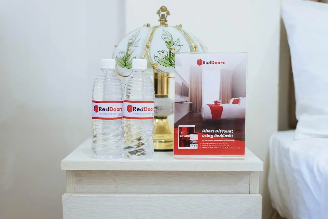 *** Hotel Reddoorz Plus @ Poblacion District Davao Philippines